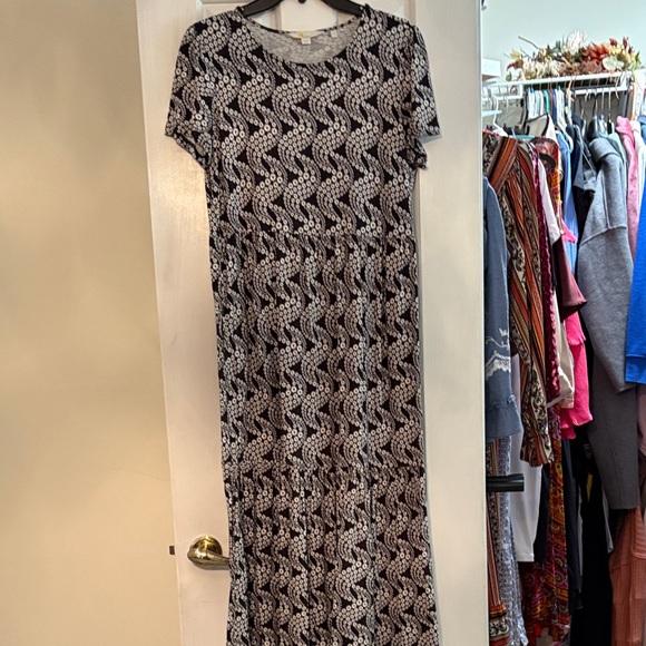 Boden Dresses & Skirts - Boden Black and White Wave Pattern Midi Dress